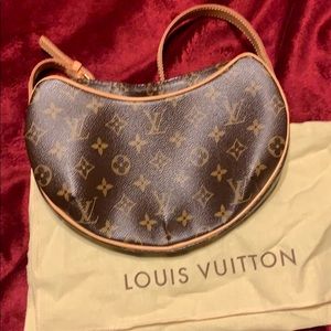 Louis Vuitton kidney bag